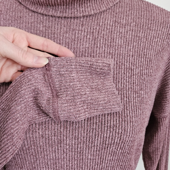American Eagle Pink Turtle Neck Sweater- xs oversized - Picture 6 of 9